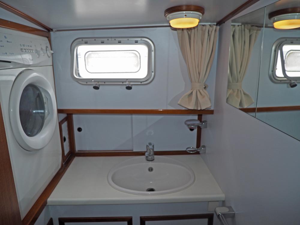 Aft cabin, Accommodation